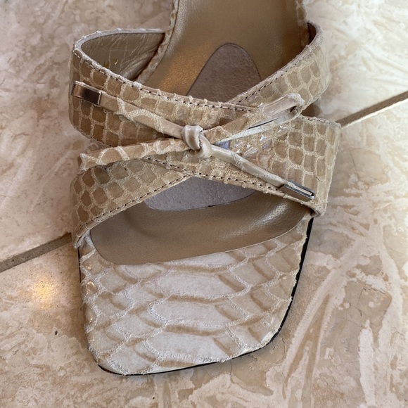 Stuart Weitzman Leather Cream Sandal - Picture 6 of 7